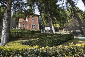 Гостиница Villa Pinetina B&B  Lasnigo